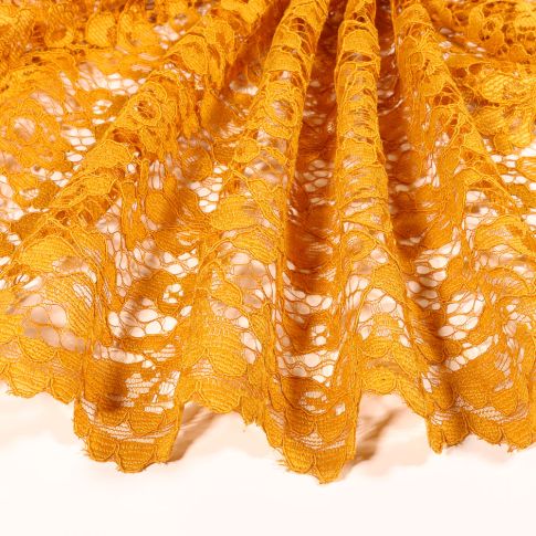 Tissu Dentelle Lessana sur fond Jaune moutarde