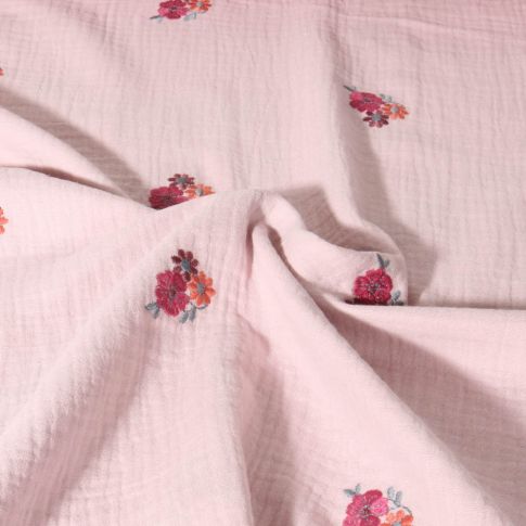 Tissu Double gaze de Coton Poppy Fleurs brodées sur fond Vieux rose