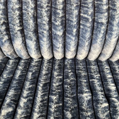Tissu Fausse fourrure côtelé Mia sur fond Bleu