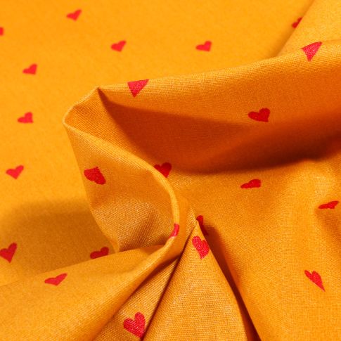 Tissu Coton enduit Petits cœurs rouges sur fond Jaune curcuma