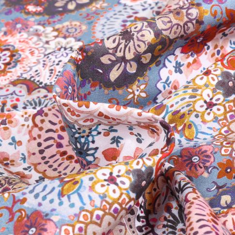 Tissu Coton imprimé Sweet Flower Manda Flowers sur fond Bleu