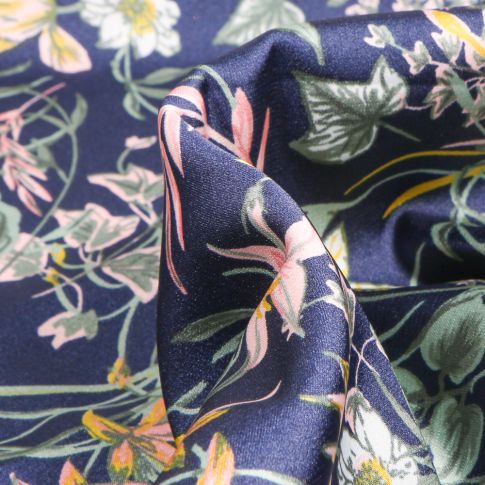 Tissu Satin Stretch Fleurs et feuillages sur fond Bleu marine