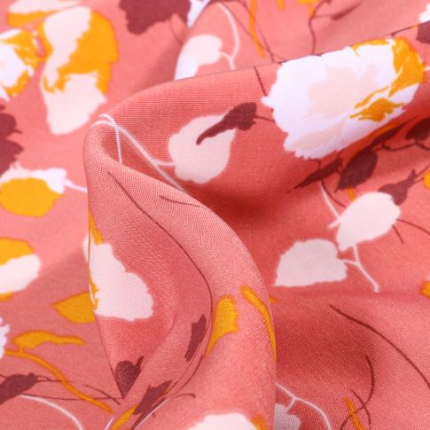 Tissu Crêpes imprimé Boutons de rose sur fond Bois de rose