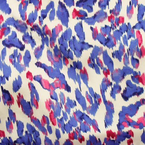 Tissu Crêpe satiné Rolanda bleu sur fond Blanc cassé