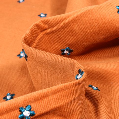 Tissu Velours milleraies  Fleurs brodées sur fond Orange