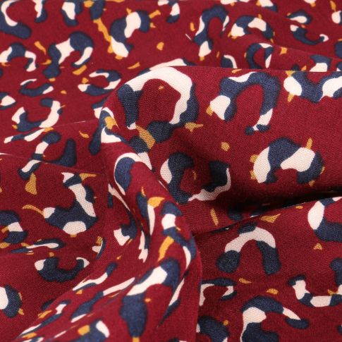 Tissu Viscose Laetizia sur fond Bordeaux