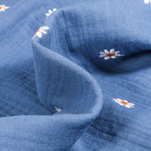 Tissu Double gaze Pâquerettes brodées sur fond Bleu ancien