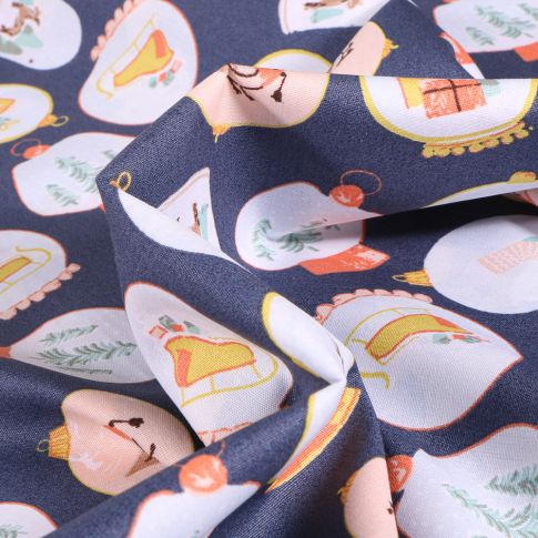 Tissu Coton imprimé Boules de noël décorées sur fond Bleu denim