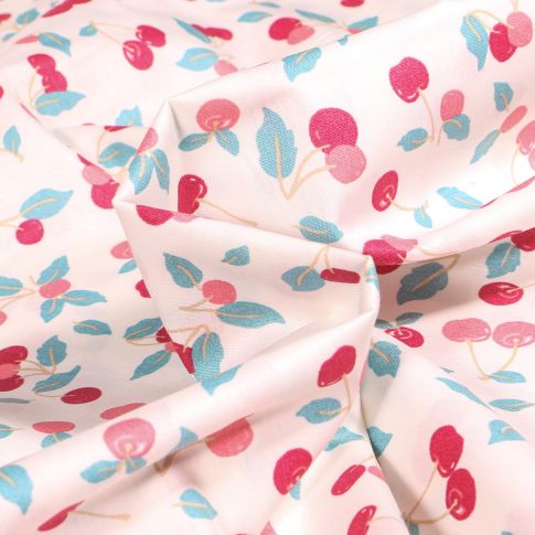 Tissu Coton imprimé Cerises pastel sur fond Blanc cassé