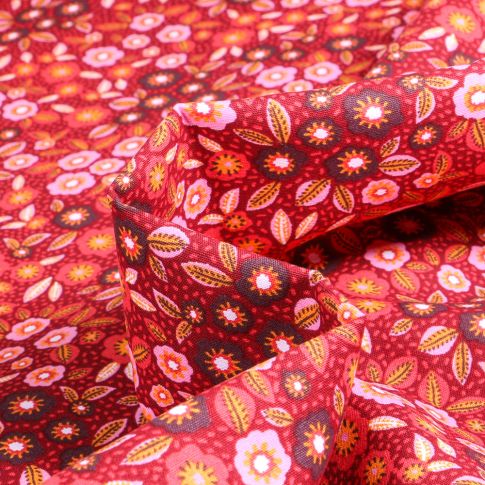 Tissu Coton imprimé Riza sur fond Bordeaux