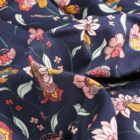 Tissu Viscose Twill extensible Hanae sur fond Bleu marine