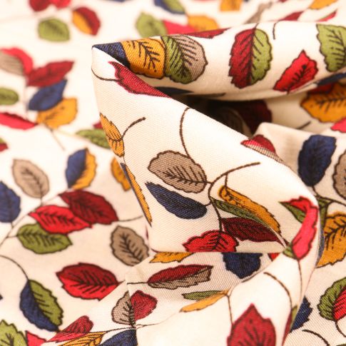 Tissu Viscose Feuilles d'automne sur fond Blanc cassé