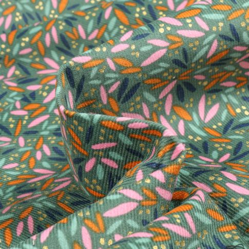 Tissu Velours milleraies Pétales Colorées sur fond Vert amande