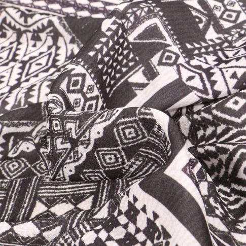 Tissu Crêpe Etnik noir sur fond Blanc