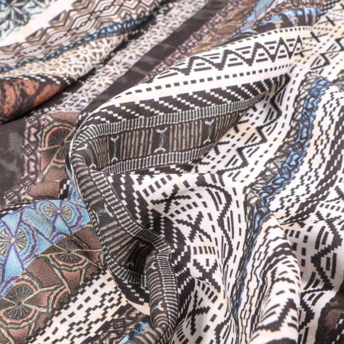 Tissu Crêpe Motifs ethniques marron sur fond Blanc cassé