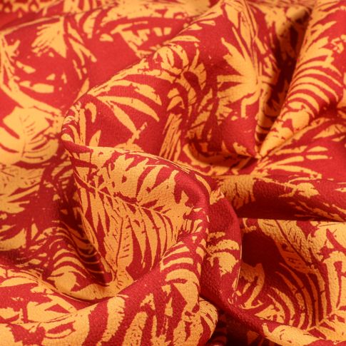 Tissu Crêpe Feuilles jaunes sur fond Rouge foncé