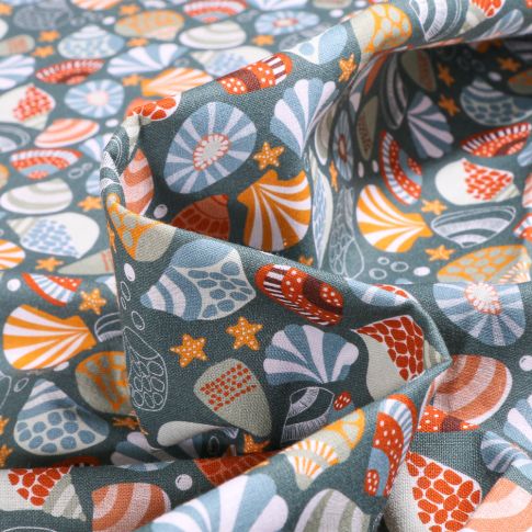 Tissu Coton imprimé Coquillages sur fond Bleu gris