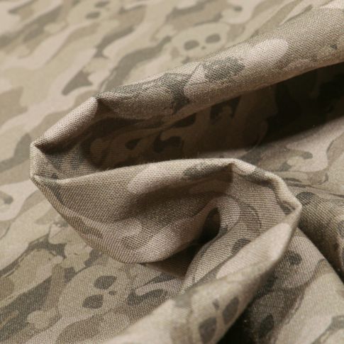 Tissu Coton MC Fabrics Têtes de mort camouflage sur fond Vert kaki clair
