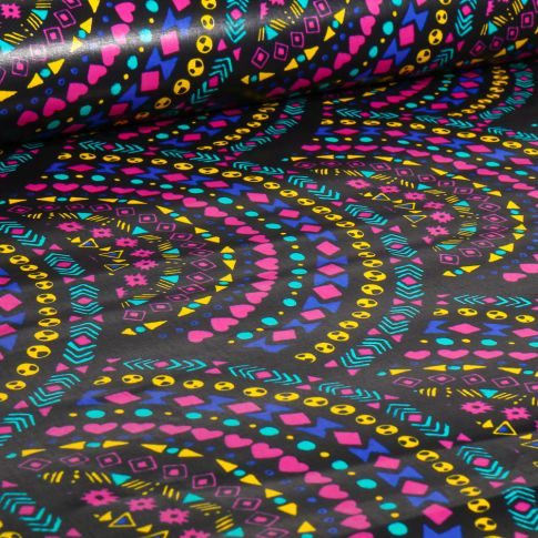 Tissu Wax africain n°  728 sur fond Noir