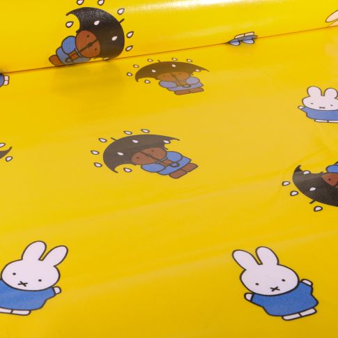 Tissu coton ciré de pluie imperméable Miffy Rain sur fond Jaune