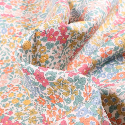 Tissu  Liberty of London Georgina Tana Lawn A sur fond Blanc