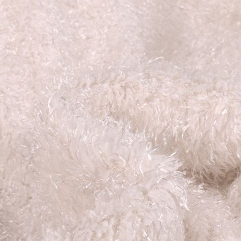 Tissu  Fausse fourrure Irina sur fond Blanc