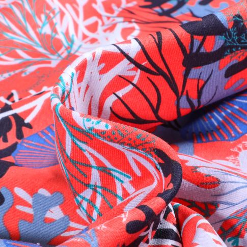 Tissu Sweat léger envers gratté Coraux et coquillages sur fond Rouge