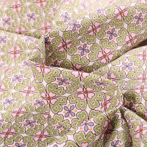 Tissu Coton imprimé Chally Arabesque de trèfles vert sur fond Blanc cassé