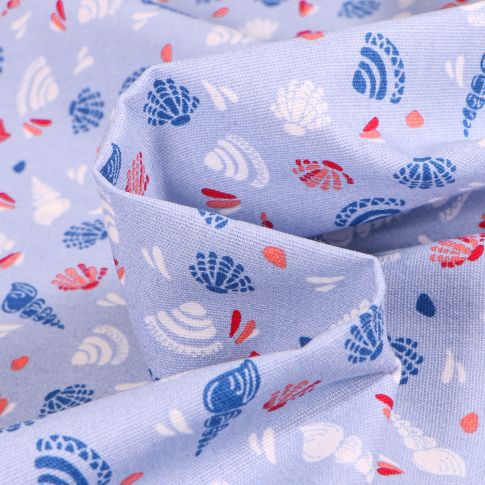 Tissu Coton imprimé Chally Coquillages Bleu Blanc Rouge sur fond Bleu clair