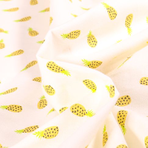 Tissu Coton imprimé Chally Pina sur fond Blanc cassé