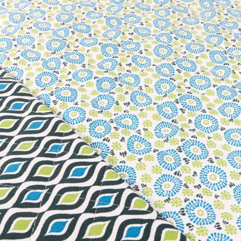 Tissu Matelassé Chally Losanges Arrondis et Fleurs Vertes sur fond Blanc