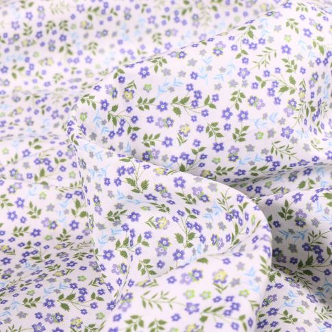 Tissu Popeline de coton Sweet Flower Pepe Mauve et vert sur fond Blanc