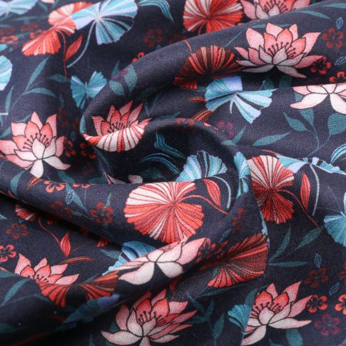 Tissu Voile de coton Sweet Flower Kaly sur fond Bleu marine