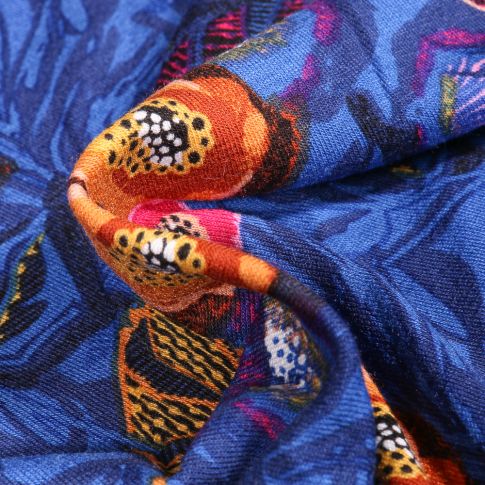 Tissu Jersey Viscose  Feuilles colorées sur fond Bleu roi