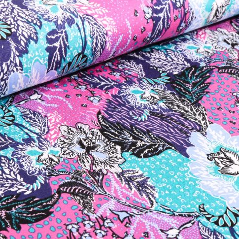 Tissu Jersey Viscose  Grandes fleurs colorées sur fond Rose bonbon