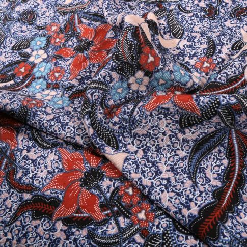 Tissu Viscose légère Fleurs et arabesques sur fond Bleu