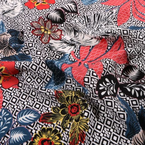 Tissu Viscose légère Fleurs colorées et motifs aztèques sur fond Blanc