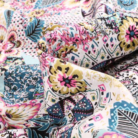 Tissu Voile de coton Motifs aztèques et fleuris rose sur fond Blanc