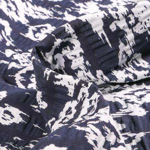 Tissu Seersucker Motifs abstaits sur fond Bleu marine