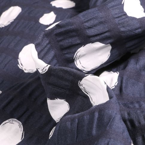 Tissu Seersucker Pois blanc destructuré sur fond Bleu marine