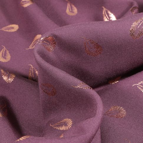 Tissu Viscose légère Plumes métallisées sur fond Prune