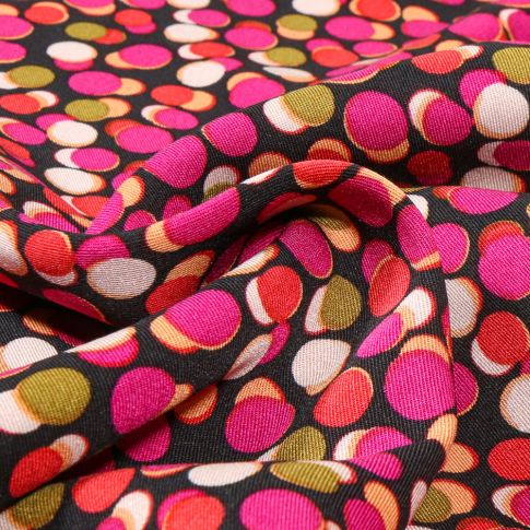 Tissu Viscose Twill Bubble pop rose sur fond Noir