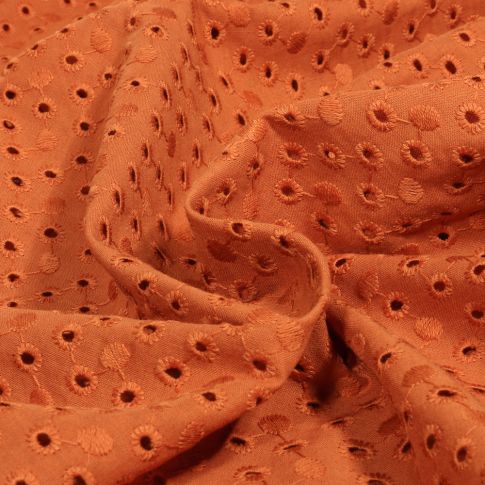 Tissu Broderie anglaise Dotty's sur fond Brique