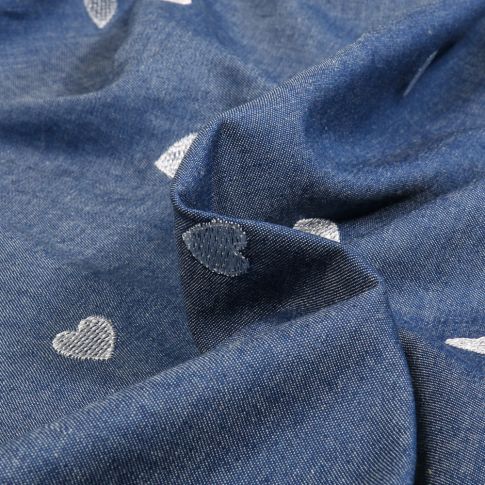 Tissu Chambray brodé Coeurs argentés sur fond Bleu denim