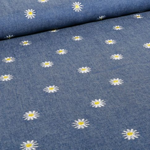 Tissu Chambray paquerettes brodées Bleu denim