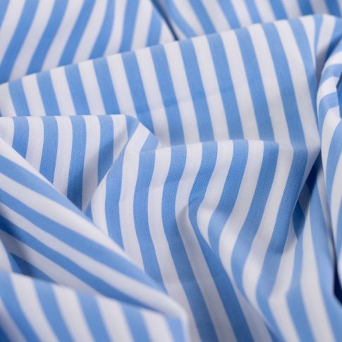 Tissu Coton légèrement extensible moyennes rayures Bleu ciel sur fond Bleu ciel