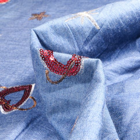 Tissu Chambray brodé Cœurs sequins sur fond Bleu denim