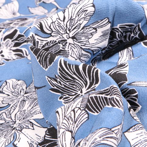 Tissu Crêpe Mix Flowers sur fond Bleu