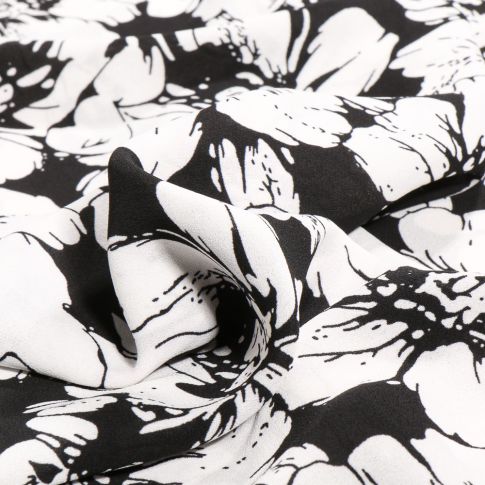 Tissu Crêpe Georgette Fleurs blanches sur fond Noir
