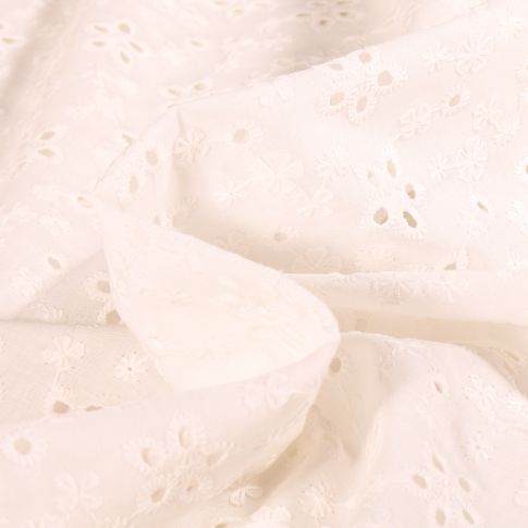 Tissu Broderie anglaise Tessa sur fond Ecru
